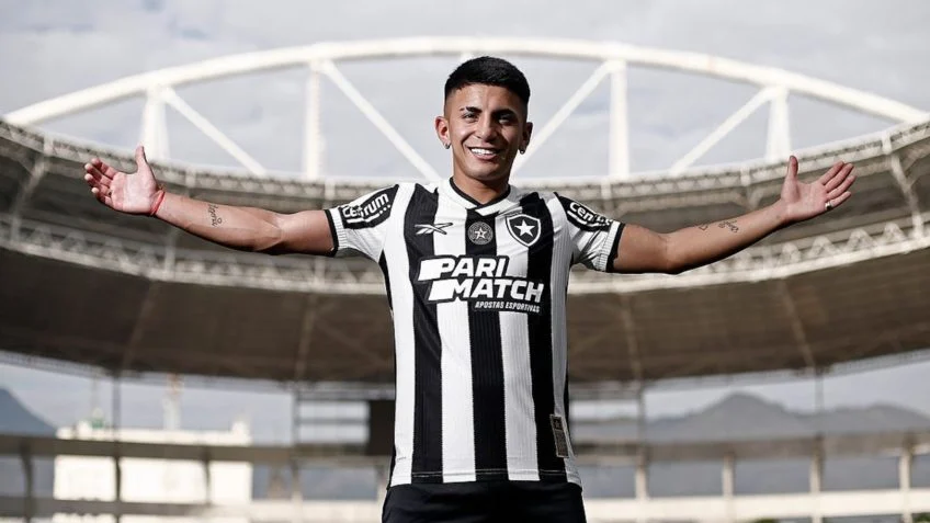 O Botafogo ainda não pagou a compra do meia Thiago Almada e virou alvo de uma cobrança na Fifa por parte do Atlanta FC, dos Estados Unidos