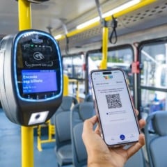 O app gratuito “VAI Passe Fácil” permite pagar a passagem por meio de um QR Code dinâmico gerado no celular.