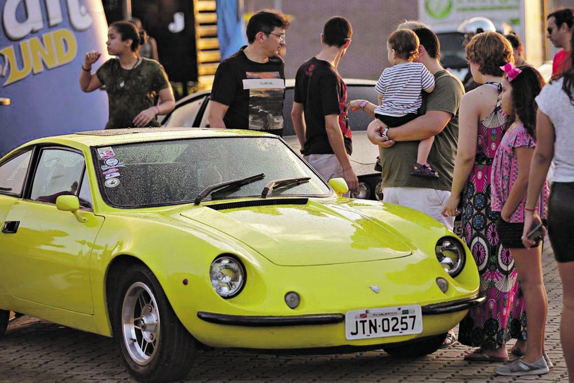 Festival gratuito exibe carros raros, motos antigas e shows ao vivo em Belém