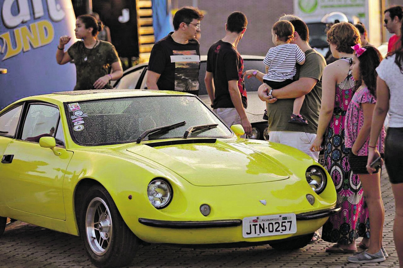 Festival gratuito exibe carros raros, motos antigas e shows ao vivo em Belém