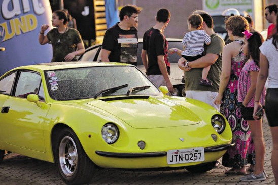 Festival gratuito exibe carros raros, motos antigas e shows ao vivo em Belém