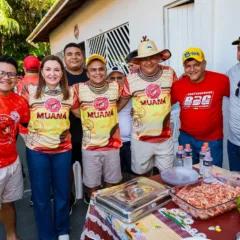 Na ocasião, a vice-governadora entregou duas ambulanchas e uma retroescavadeira para o município. Os equipamentos reforçam a segurança e saúde pública da cidade

