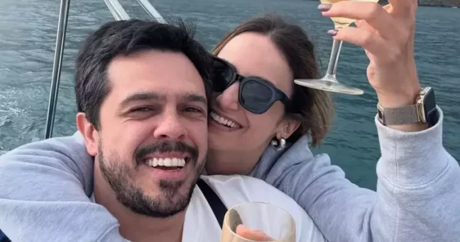 No Dia dos Namorados, ela assumiu publicamente o relacionamento com o humorista e roteirista Osmar Campbell