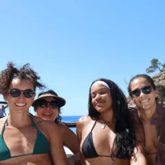 Após uma temporada intensa, Gabi Guimarães e Rebeca Andrade aproveitaram o fim das competições para relaxar.