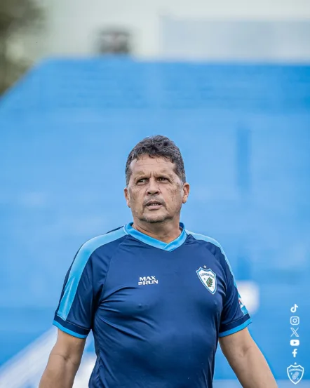 Claudinei Oliveira rescindiu contrato com o Londrina, da Série C, na manhã desta quarta-feira (4)