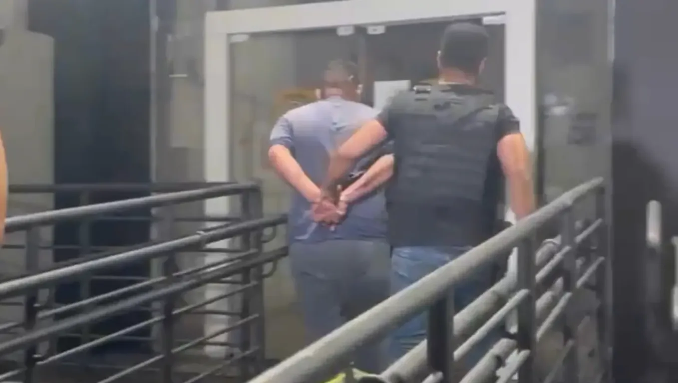 Polícia Civil prende homem por danificar radar de trânsito na capital paraense Polícia Civil prende homem por danificar radar de trânsito na capital paraense