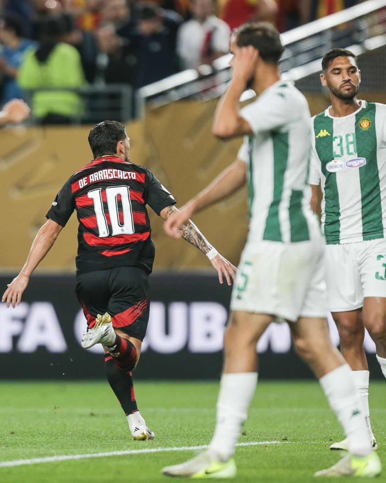 Giorgian De Arrascaeta foi novamente decisivo para o Flamengo, desta vez, para o time estrear com uma vitória na Copa do Mundo de Clubes, nos Estados Unidos.