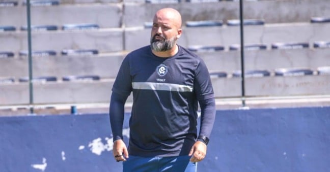 O técnico interino Flávio Garcia estará mais uma vez à beira do campo pelo Remo - Foto: Samara Miranda/Remo