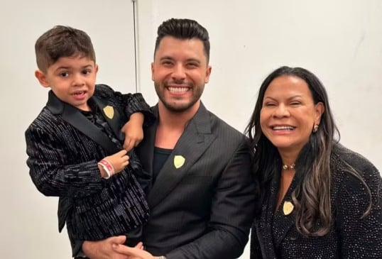Desde o acidente aéreo que vitimou Marília em novembro de 2021, a guarda de Léo é compartilhada entre o pai, Murilo Huff, e a avó materna, Dona Ruth.