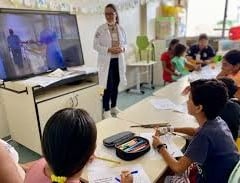 Iniciativa educativa envolve pacientes internados e acompanhantes em ações práticas na unidade pública de saúde, que é referência em atendimento a vítimas de traumas e queimaduras