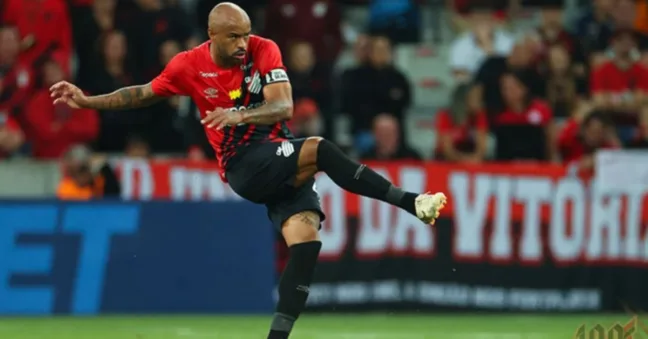 Thiago Heleno não é mais jogador do Athletico Paranaense. O zagueiro assinou sua rescisão contratual na manhã desta terça-feira (3). Foto: Divulgação