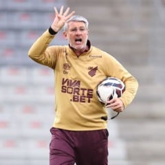 O técnico Odair Hellmann, que tem passado no clube e foi jogador do Remo, está suspenso após ser expulso na derrota para o Atlético-GO