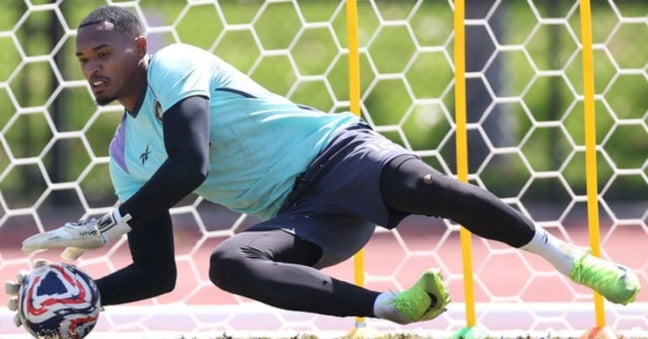 Apesar das especulações, a equipe que gerencia a carreira de John negou ter recebido qualquer contato oficial do Manchester United até o momento.