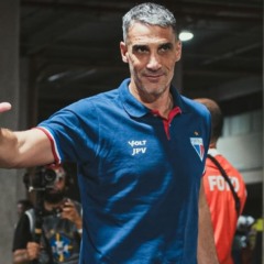 O técnico Juan Pablo Vojvoda pode estar se aproximando do fim de sua longa trajetória no Fortaleza, que já soma 308 jogos à frente do clube.