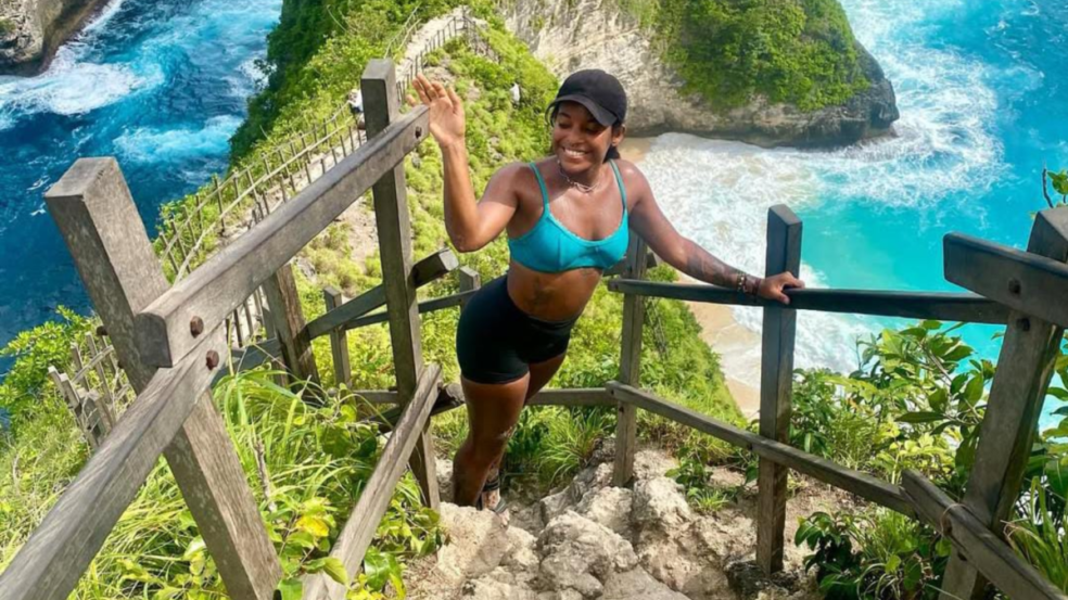 A turista brasileira Juliana Marins, de 24 anos, foi localizada na manhã desta segunda-feira (23) por equipes de resgate indonésias