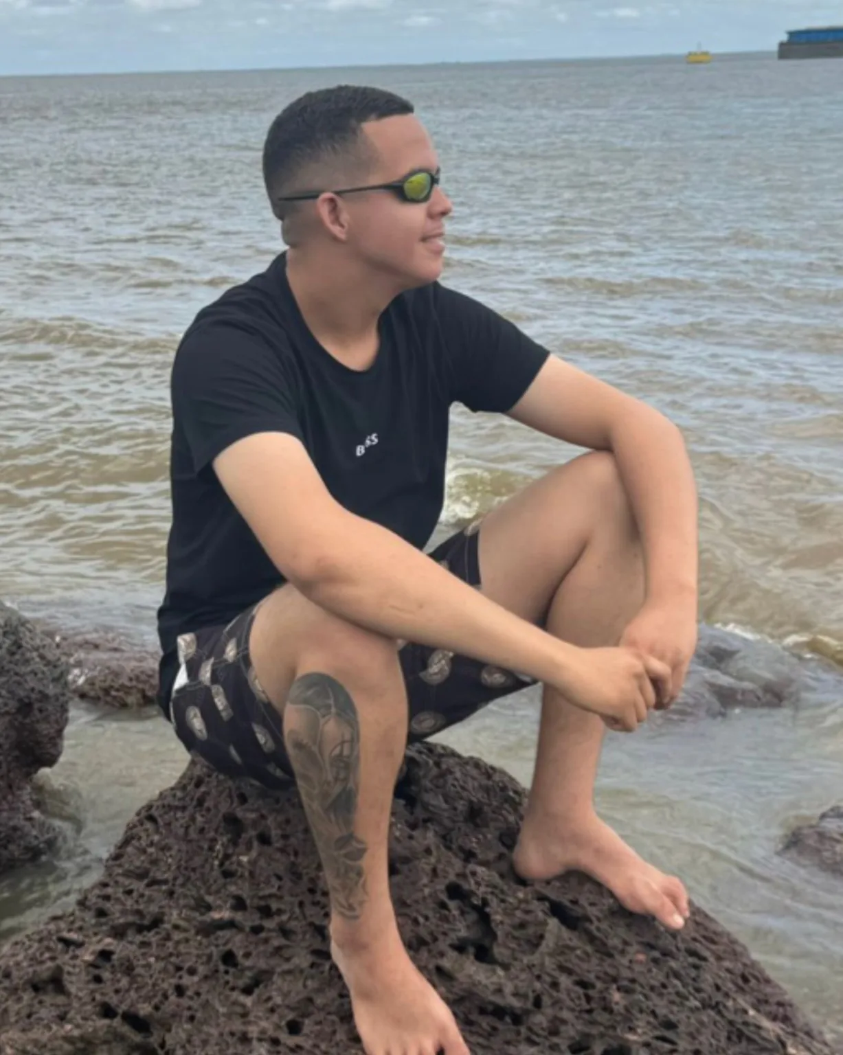 Darlison Cunha Castro, também conhecido como "Gaspar", de 24 anos, morreu após ser alvejado por disparos de arma de fogo efetuados por policiais militares,