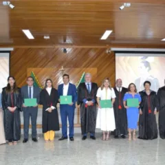 Na tarde desta terça-feira (10), o Tribunal Regional Eleitoral do Amapá (TRE-AP) realizou a cerimônia de diplomação dos candidatos eleitos ao cargo de deputado federal