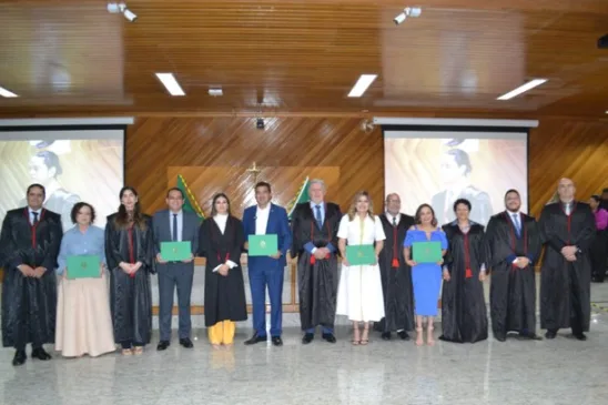 Na tarde desta terça-feira (10), o Tribunal Regional Eleitoral do Amapá (TRE-AP) realizou a cerimônia de diplomação dos candidatos eleitos ao cargo de deputado federal