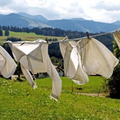 Ignorada por muita gente, a pré-lavagem pode ser a chave para conservar suas roupas por mais tempo, evitar manchas e odores e garantir uma limpeza mais eficaz