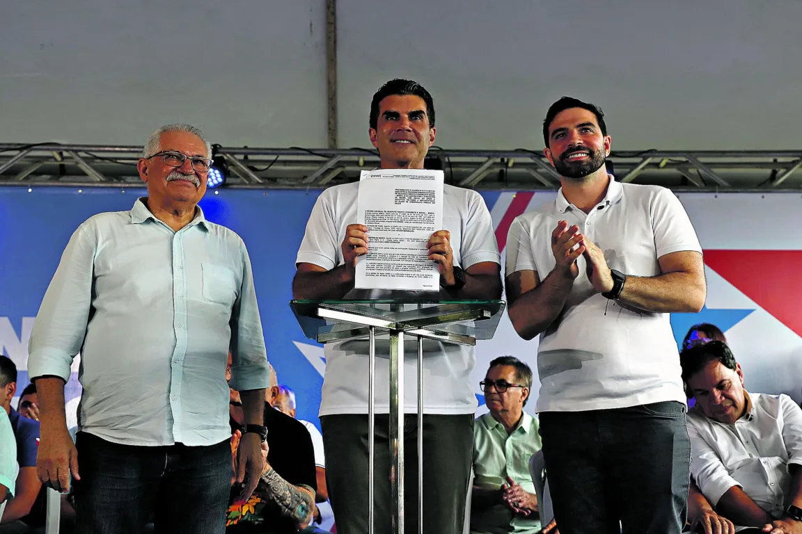 O governador Helder Barbalho e o prefeito Igor Normando, durante assinatura de protocolo de intenções junto ao BNDES para o Plano de Arborização de Belém O governador Helder Barbalho e o prefeito Igor Normando, durante assinatura de protocolo de intenções junto ao BNDES para o Plano de Arborização de Belém