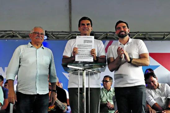 O governador Helder Barbalho e o prefeito Igor Normando, durante assinatura de protocolo de intenções junto ao BNDES para o Plano de Arborização de Belém