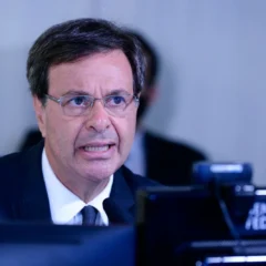PF faz buscas contra Mauro Cid e prende Gilson Machado, ex-ministro de Bolsonaro