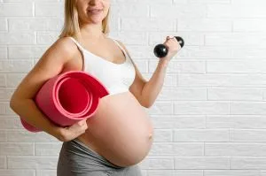 A gravidez é um período de transformações no corpo e na rotina, mas isso não significa que a atividade física deva ficar de lado. 