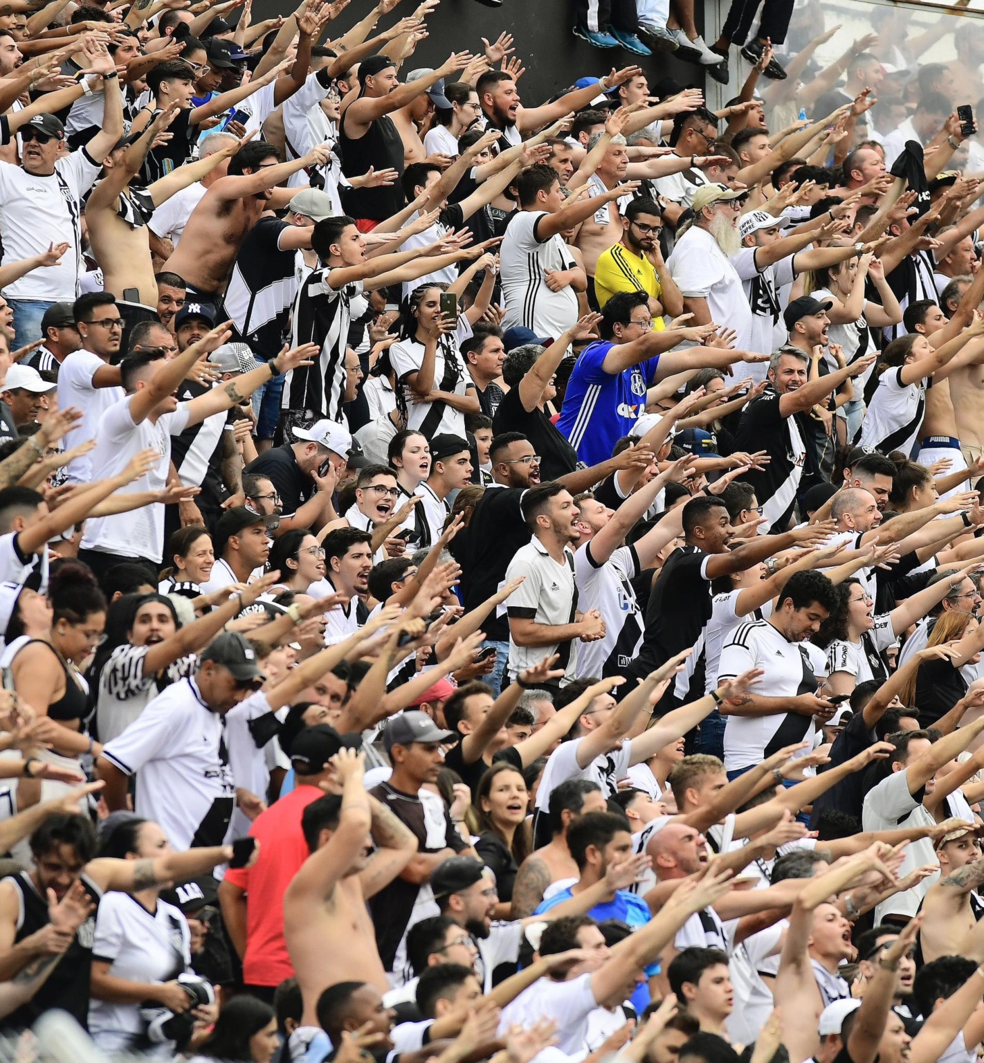 A Ponte Preta, atual líder da competição, recebe o ABC, a partir das 17h (de Brasília), no Estádio Moisés Lucarelli, em Campinas (SP)