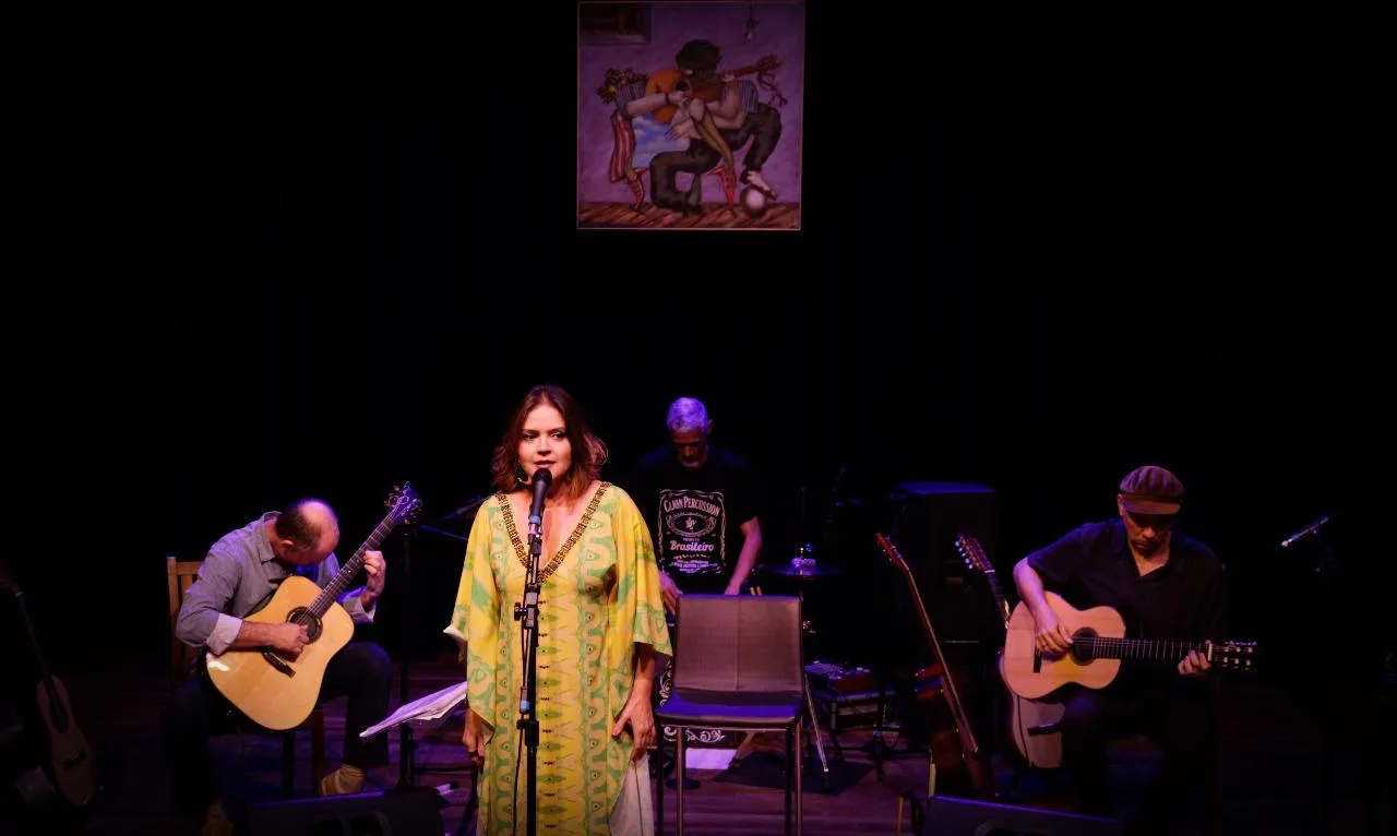 Maria Eugênia, que está completando 30 anos de carreira e, recentemente, fez três concertos em Portugal