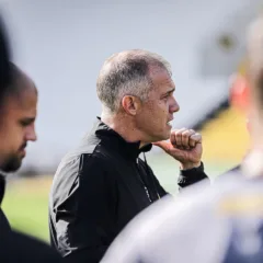 Um dos nomes que começam a ganhar força nos bastidores do Baenão é o de Eduardo Baptista, atual comandante do Criciúma.