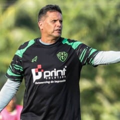 O técnico Claudinei Oliveira chegou e o Paysandu começou a ganhar. Não pode parar agora... - Foto: Matheus Vieira/PSC