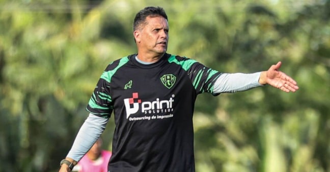 O técnico Claudinei Oliveira chegou e o Paysandu começou a ganhar. Não pode parar agora... - Foto: Matheus Vieira/PSC