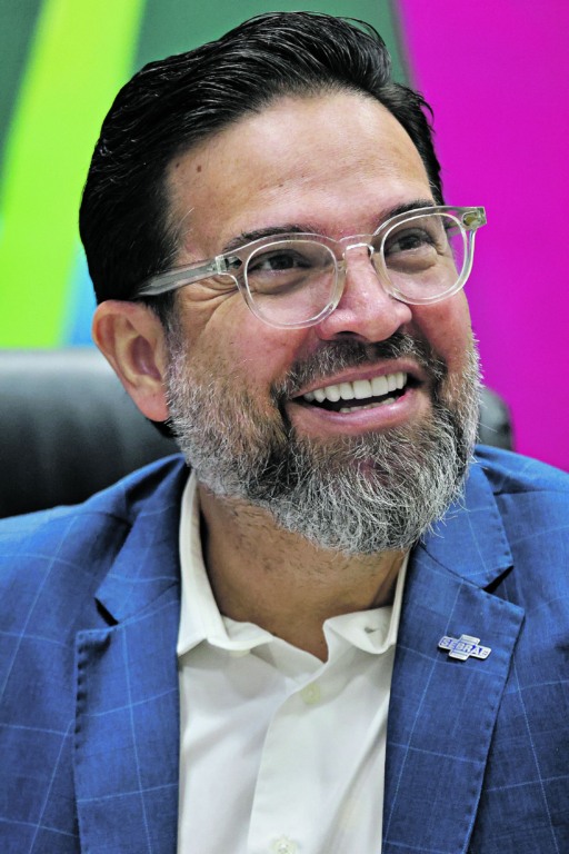 O diretor-superintendente do Sebrae no Pará, Rubens Magno, esclarece algumas das principais dúvidas que os produtores rurais têm ao abrir uma empresa.

