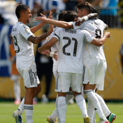 O Real Madrid tinha tudo para viver um drama após ter um jogador expulso, mas envolveu o Pachuca, venceu o jogo em Charlotte por 3 a 1