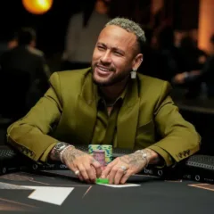 Mesmo fora dos gramados por conta da Covid-19, Neymar continua acumulando vitórias — desta vez, nas mesas de pôquer.