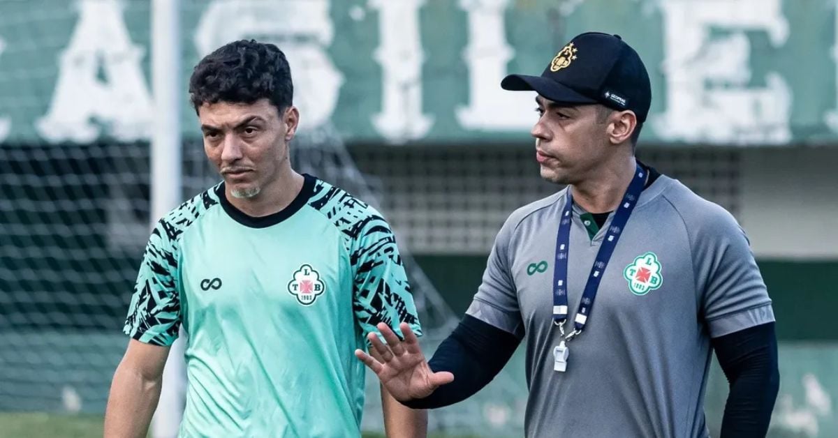 O técnico do Paysandu, Claudinei Oliveira, será submetido a uma cirurgia na manhã desta sexta-feira (15), em Belém, para a retirada de um cálculo renal.
