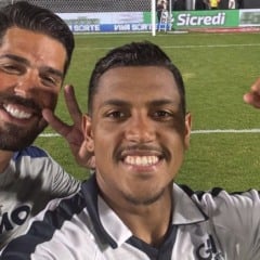 António Oliveira com o herói do jogo, Pedro Rocha - Foto: Samara Miranda/Remo