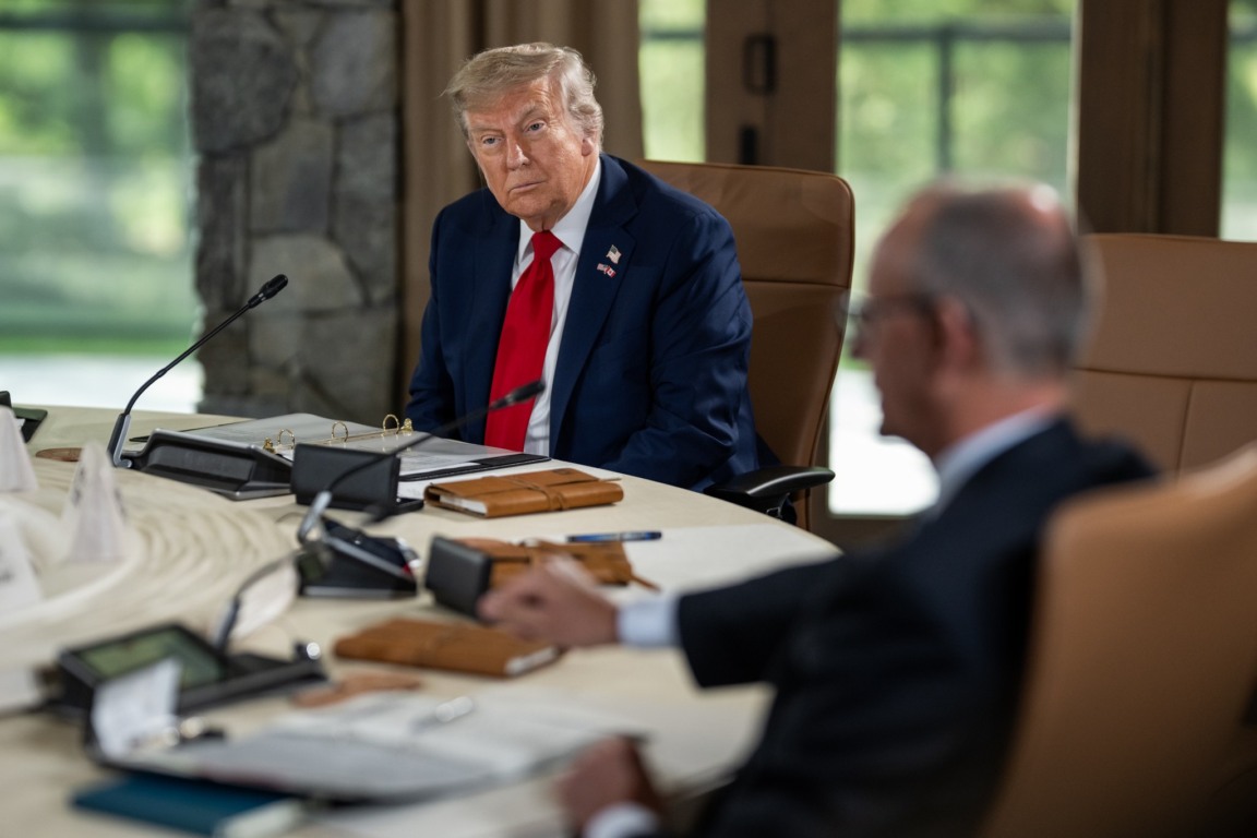 Assumindo de vez o protagonismo político na guerra entre Israel e o Irã, o presidente Donald Trump exigiu que a teocracia persa se renda incondicionalmente.