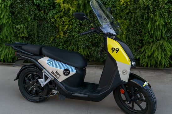 O projeto prevê a implementação de 300 unidades de motocicletas elétricas, sendo que as primeiras 60 começam a circular já no início de julho.