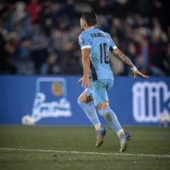 O Uruguai usou a bola alta (e o toque mágico de Arrascaeta) no Centenário, superou a Venezuela por 2 a 0 e, com 24 pontos na tabela das Eliminatórias,