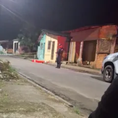 Equipes da Divisão de Homicídios e da Polícia Científica do Pará tiveram muito trabalho na madrugada deste domingo para atender três ocorrências de homicídios