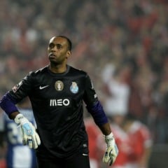 O Ministério Público de Portugal aceitou a denúncia contra o ex-goleiro Helton Arruda, de 47 anos, tornando-o réu