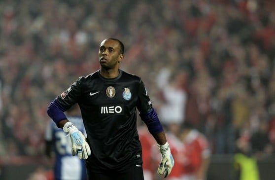 O Ministério Público de Portugal aceitou a denúncia contra o ex-goleiro Helton Arruda, de 47 anos, tornando-o réu