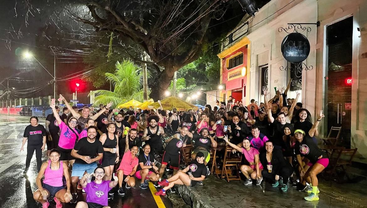 Evento nasceu de uma comemoração de aniversário e hoje reúne mais de 100 participantes toda primeira sexta-feira do mês Evento nasceu de uma comemoração de aniversário e hoje reúne mais de 100 participantes toda primeira sexta-feira do mês
