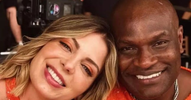 Mais de duas décadas depois, Sheila Mello, 46 revelou que teve um affair secreto com um dos integrantes do É o Tchan.