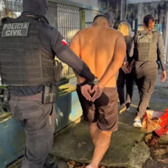 Ação da Divisão Especializada no Atendimento à Mulher (DEAM) cumpriu mandados judiciais nesta sexta-feira (4), vítima foi abandonada desnutrida