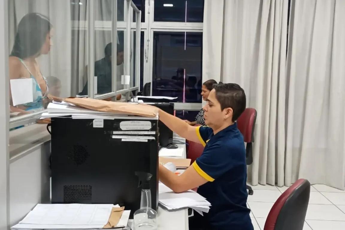 O benefício é voltado a estudantes que moram e estudam em municípios diferentes, sendo válido durante o período letivo.