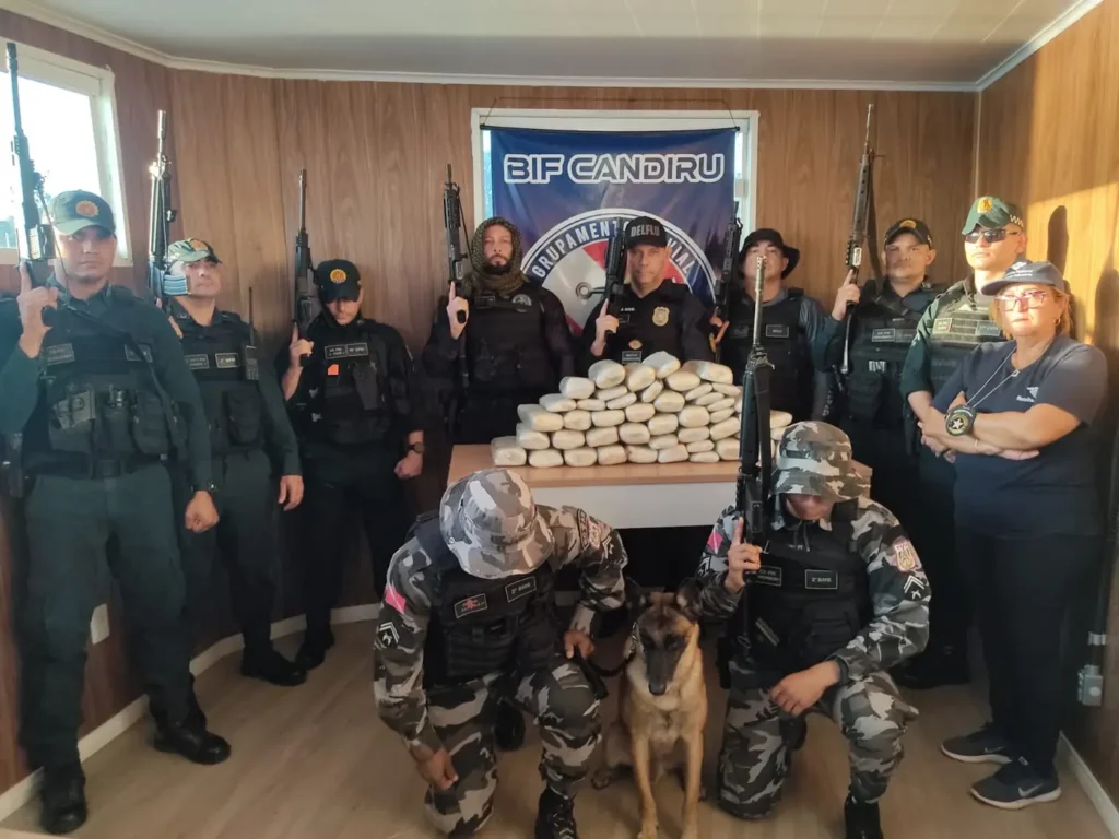 Base Candiru apreende 38 kg de drogas em fiscalização no rio Amazonas