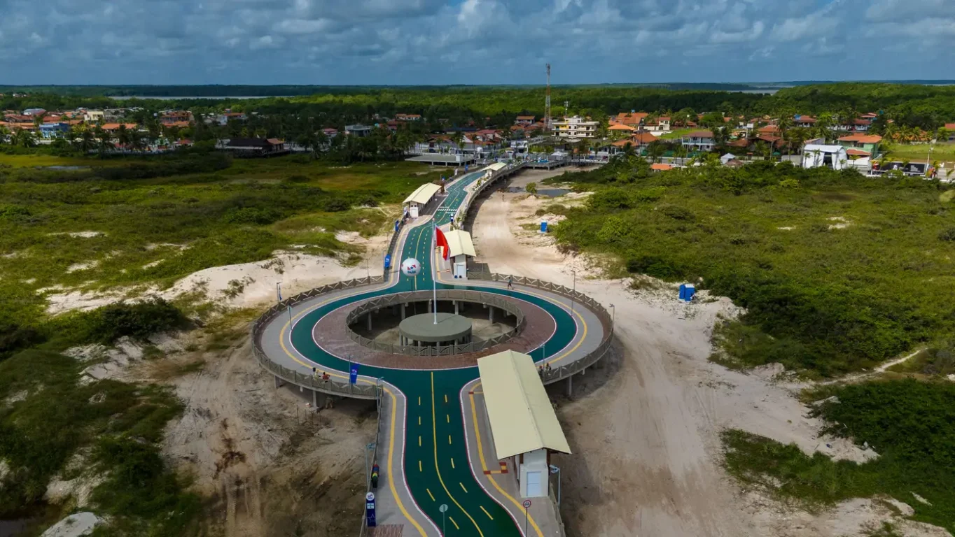 Em Salinópolis, Governo do Pará entrega a segunda passarela da Praia do Maçarico
