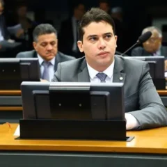 Júnior Mano é apontado como uma das peças centrais da engrenagem, acusado de intermediar a liberação das emendas em conluio com prefeitos aliados.